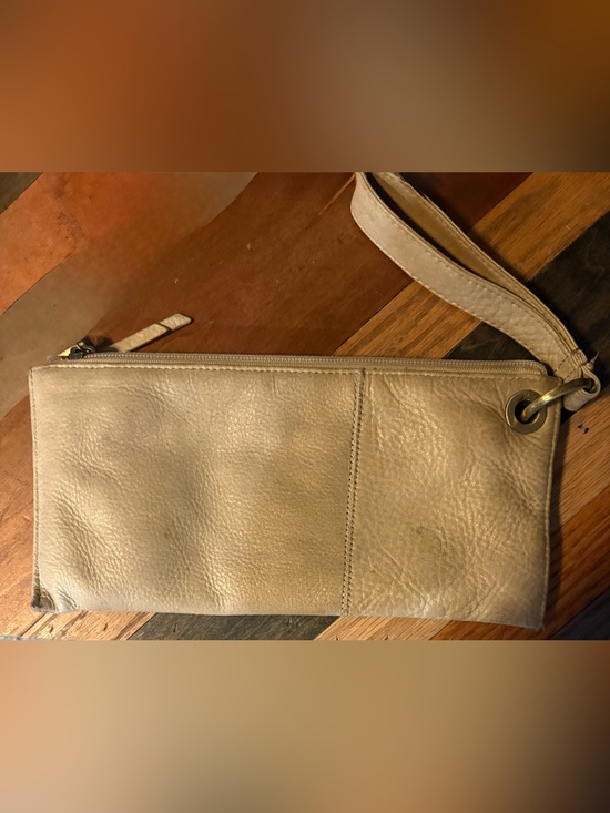 HOBO Handbags - HOBO International Ivory Leather Wristlet Wallet Organizer Clutch